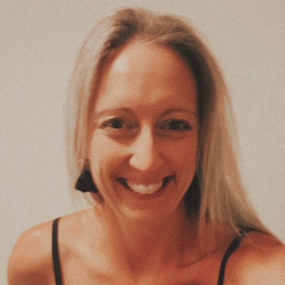 Meet your Posher, Amanda - Picture 2 of 4